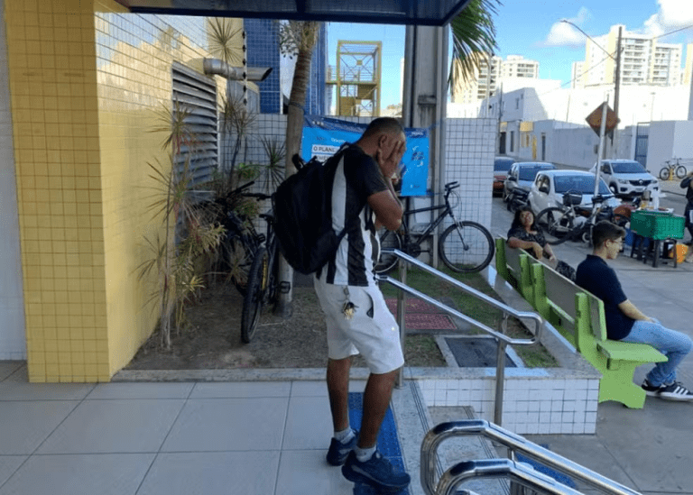 Candidato se desespera após perder horário de prova do Enem dos Concursos em Aracaju