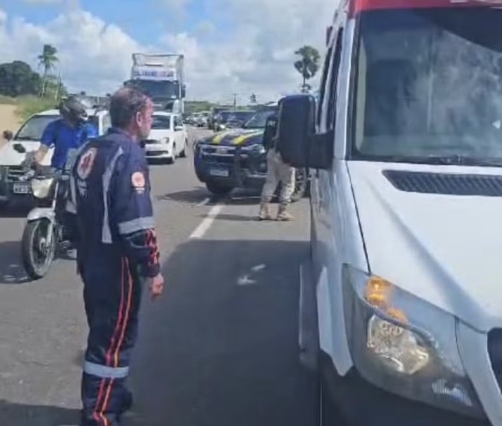 Homem morre após ser atropelado na BR-101