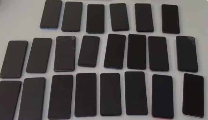 Advogado é flagrado com 22 celulares na área externa de presídio