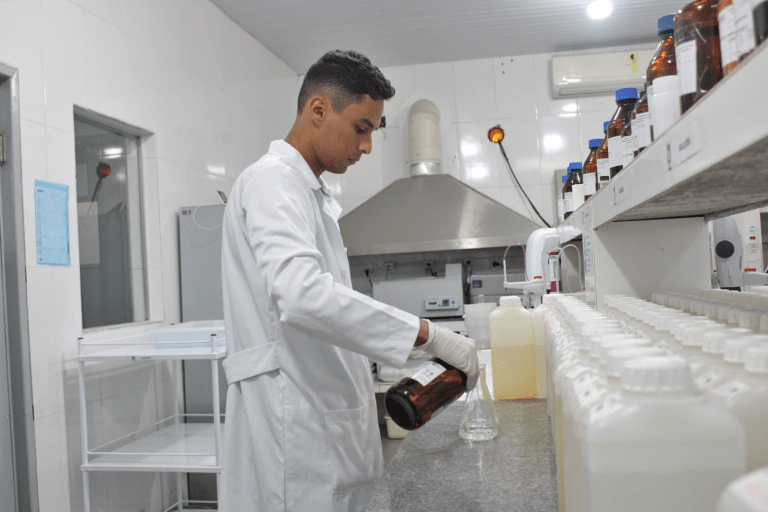 Deso realiza mais de 126 mil análises de água e esgoto em seis meses