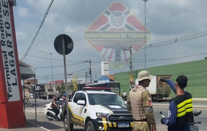 Colisão entre carro e moto é registrada próximo à rodoviária de Lagarto