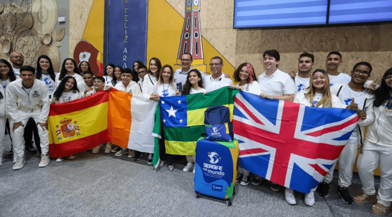 Governador acompanha embarque da primeira turma de intercambistas do ‘Sergipe no Mundo’