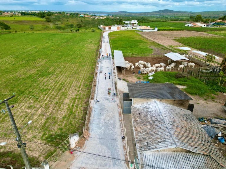 Fábio Reis participa da assinatura de ordem de serviço para pavimentação em Lagarto