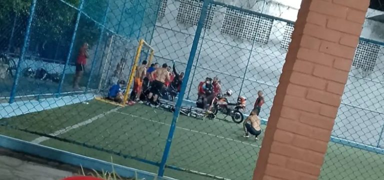 Homem morre após parada cardiorrespiratória durante jogo de futebol