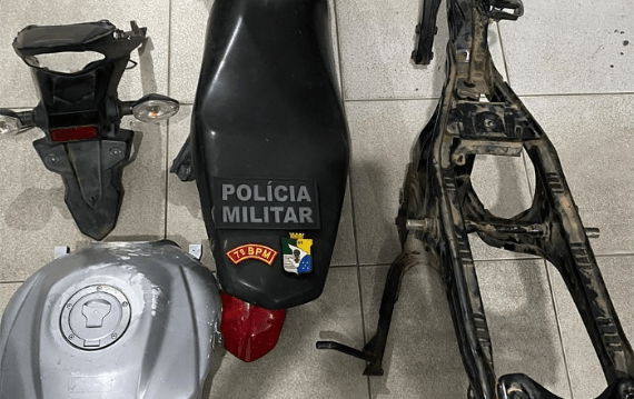 Polícia Militar apreende peças de motocicleta roubada e conduz suspeito à Delegacia