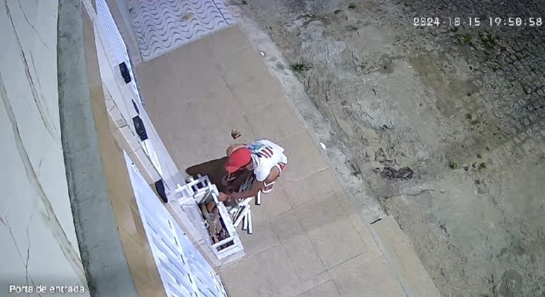 Homem é flagrado furtando grade de residência em Lagarto