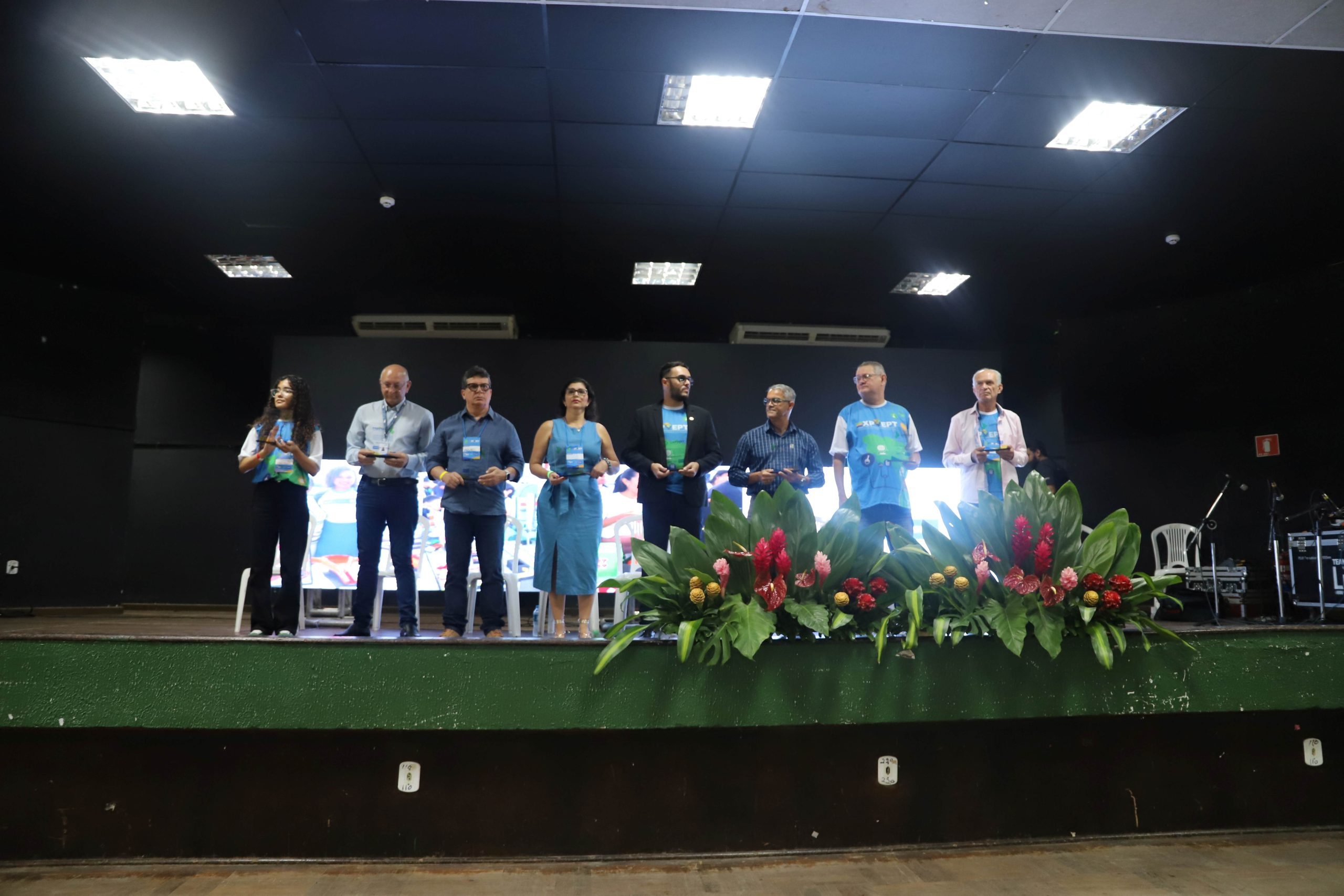 Componentes do dispositivo entregam premiação para instituição por praticas exitosas em Educação Profissional e Tecnológica / Fotos: Heidy Souza
