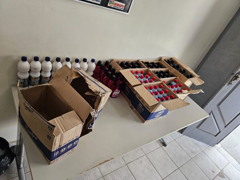 Polícia realiza devolução de parte da carga saqueada após acidente