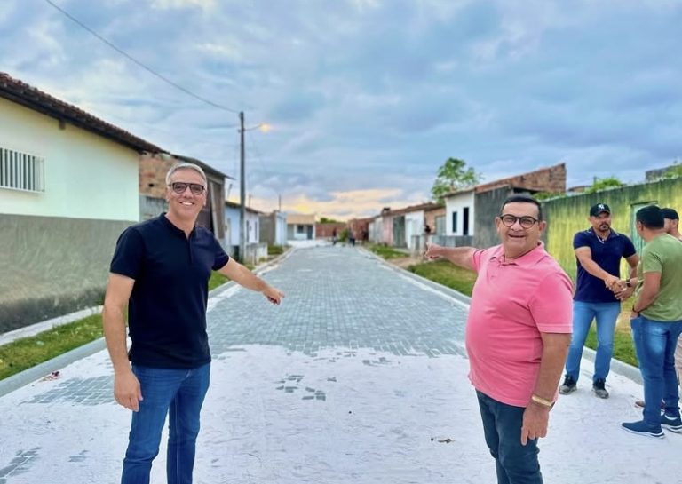 Fábio Reis assina Ordem de Serviço para mais uma pavimentação em Tobias Barreto