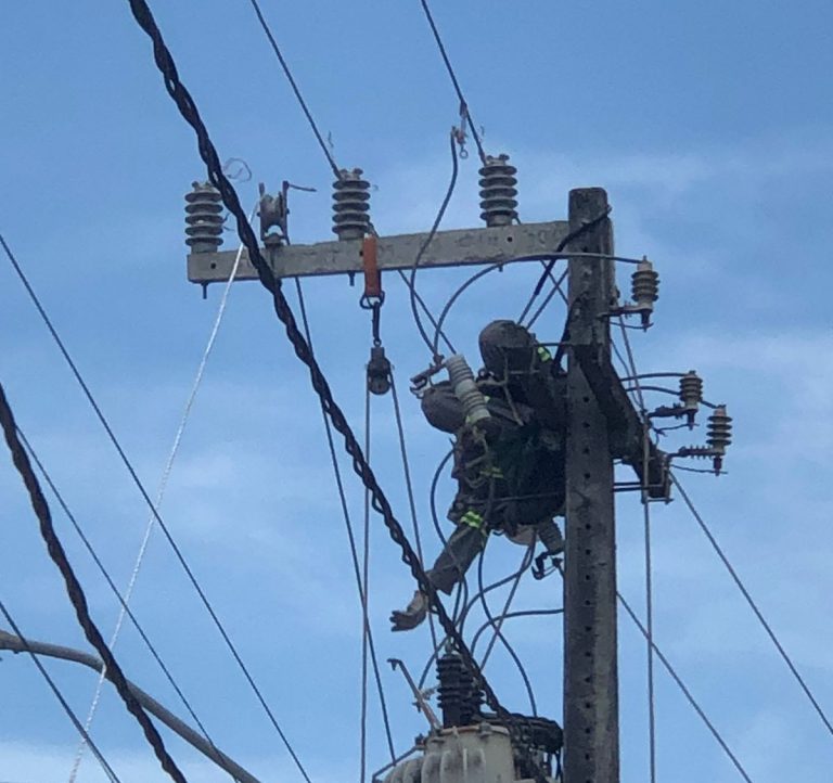 Acidente com rede elétrica em Carmópolis envolve quatro trabalhadores