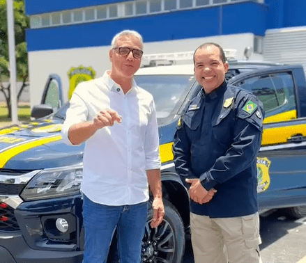 Fábio Reis entrega viatura à PRF com recursos de emenda parlamentar