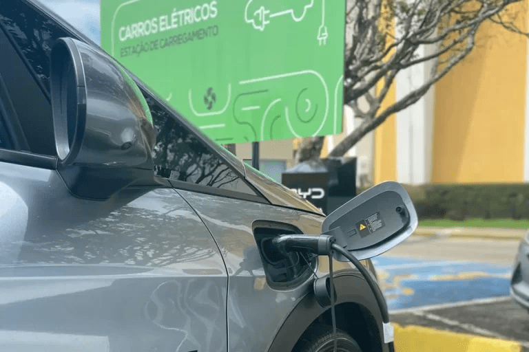 Corpo de Bombeiros de Sergipe proíbe instalação de pontos de carregamento de veículos elétricos no interior de edificações