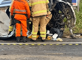 Grave acidente entre carro e caminhão deixa vítima fatal em Lagarto