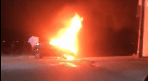 Vídeo: carro pega fogo no conjunto João Nogueira, em Lagarto