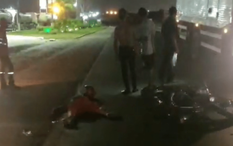 Colisão entre motocicleta e carreta deixa uma pessoa morta na BR-235, em Itabaiana