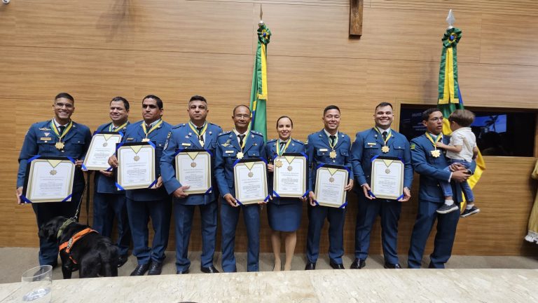 Bombeiros que atuaram nas enchentes no Rio Grande do Sul são homenageados pela ALESE