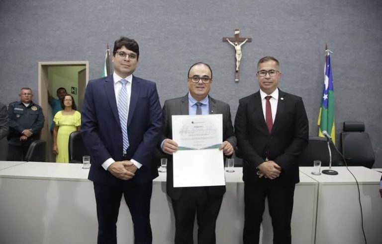 Prefeito Cristiano Viana e vereadores são diplomados em Simão Dias
