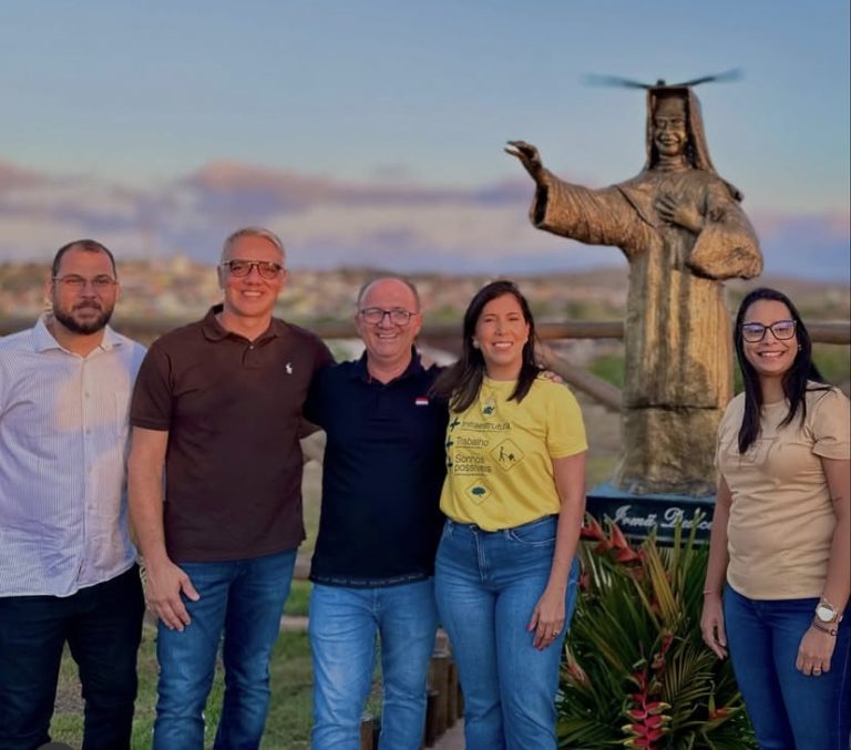 Simone Andrade e Fábio Reis inauguram Praça em Riachão do Dantas
