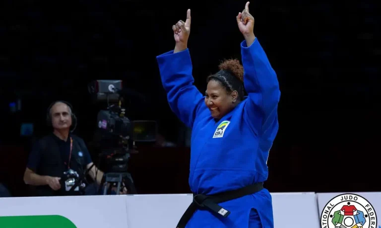 Bia Souza é indicada a prêmio de melhor do mundo