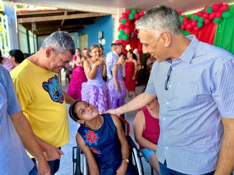 Fábio Reis participa de confraternização natalina na Apae de Lagarto e destaca apoio à instituição