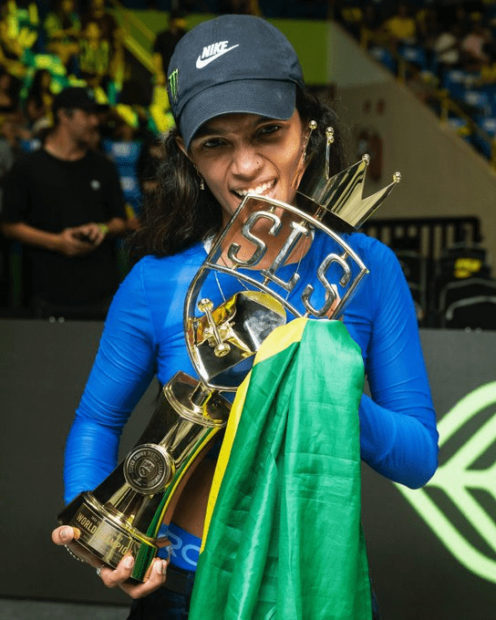 Rayssa Leal vence no fim e se torna tricampeã mundial de skate street