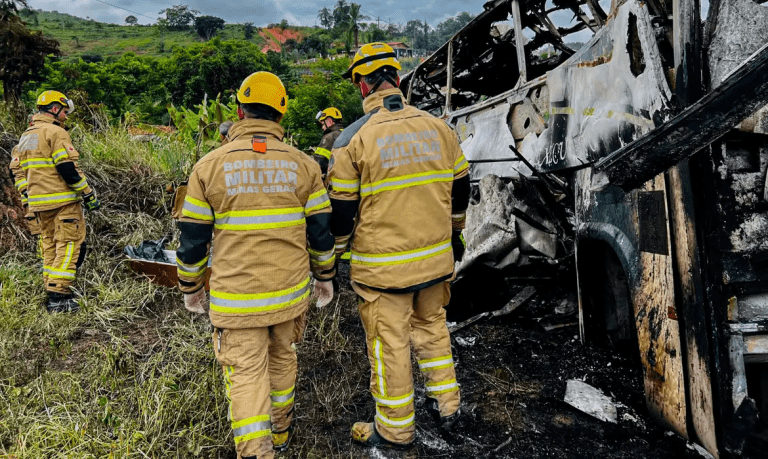 Tragédia: acidente com ônibus deixa 41 mortos em acidente em minas gerais