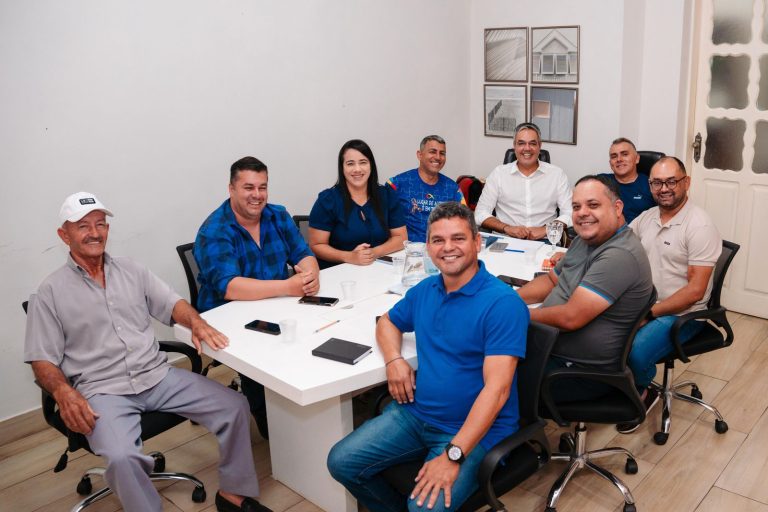 Prefeito Sérgio se reúne com vereadores para agradecer aprovação da reforma administrativa