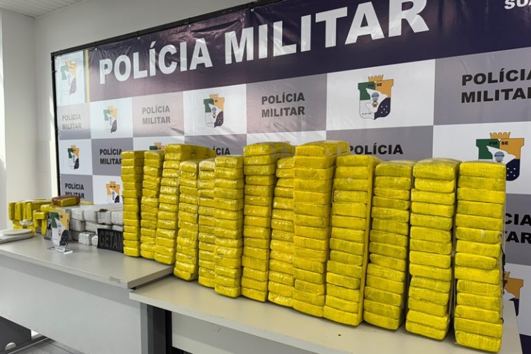 PM apreende 150kg de maconha após abordar veículo de aplicativo