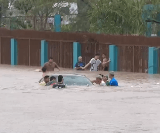 Vídeo: fortes chuvas causam alagamentos e transtornos em Lagarto nesta terça-feira, 14