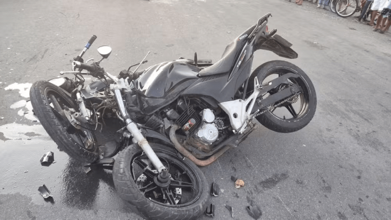 Motociclista morre e outro fica ferido após colisão entre motocicletas em Pedrinhas