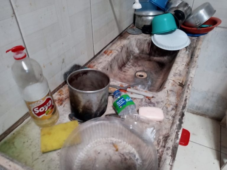 Família faz apelo por jovem que vive em condições precárias