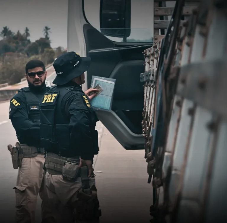PRF flagra criança de 12 anos dirigindo caminhão em SE