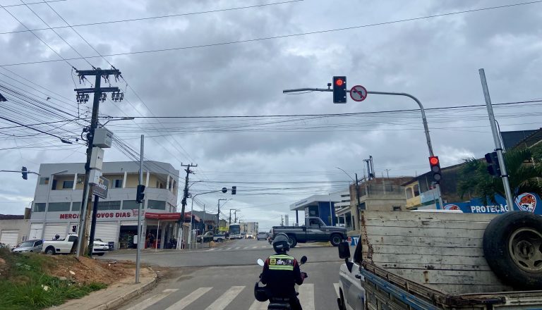 Semáforo do Cruzamento da Avenida Brasília com a SE-170  já está funcionando