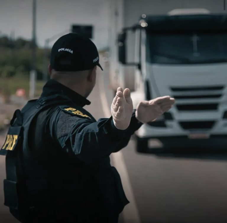 PRF recupera em Sergipe caminhão roubado em Pernambuco
