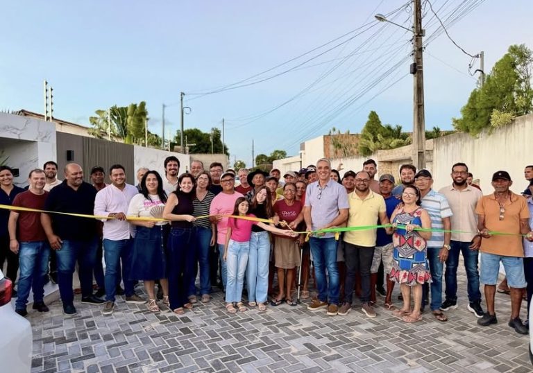 Fábio Reis entrega mais uma pavimentação em Lagarto