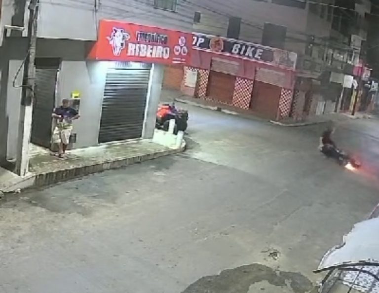 Câmera flagra acidente envolvendo motocicletas em Lagarto