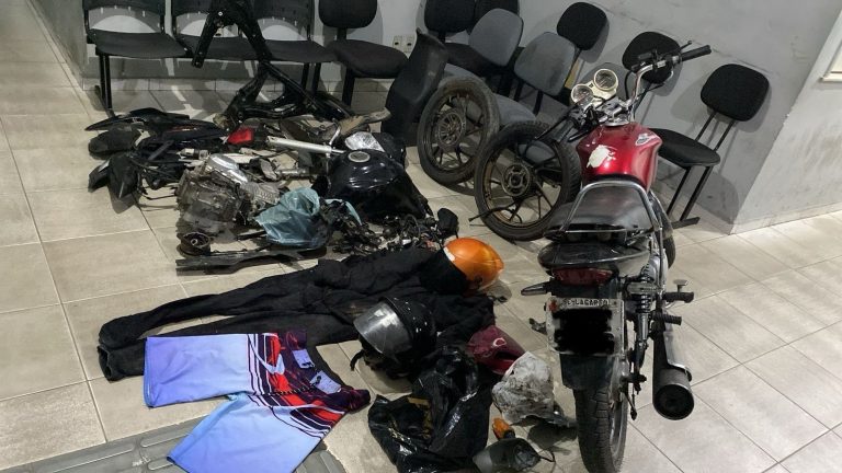 Operação conjunta prende quatros pessoas envolvidas em furto de motocicleta