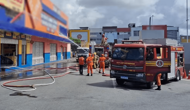 Incêndio atinge estabelecimento comercial no Centro de Aracaju