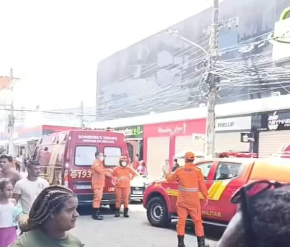 Corpo de Bombeiros combate princípio de incêndio em Shopping Popular de Aracaju