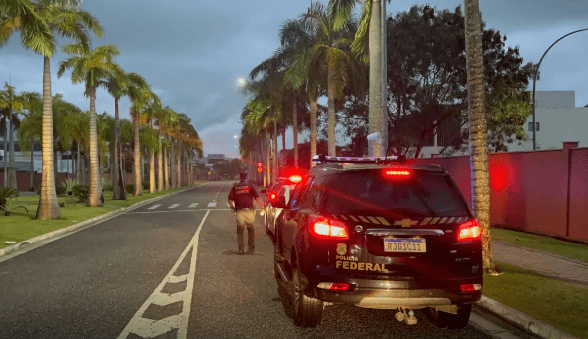 Ação da PF mira tráfico internacional de fuzis de Miami para o Rio de Janeiro