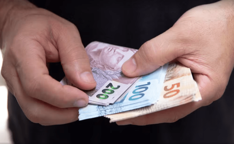 Governo espera que empréstimos com garantia do FGTS superem R$ 100 bilhões em três meses