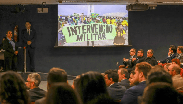 STF tem maioria para tornar Bolsonaro 1° ex-presidente réu por golpe