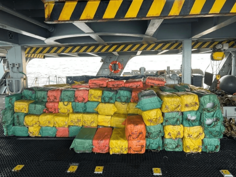 Brasileiros são detidos em submersível com toneladas de cocaína em Portugal