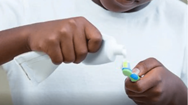 Anvisa suspende interdição de venda de creme dental da Colgate