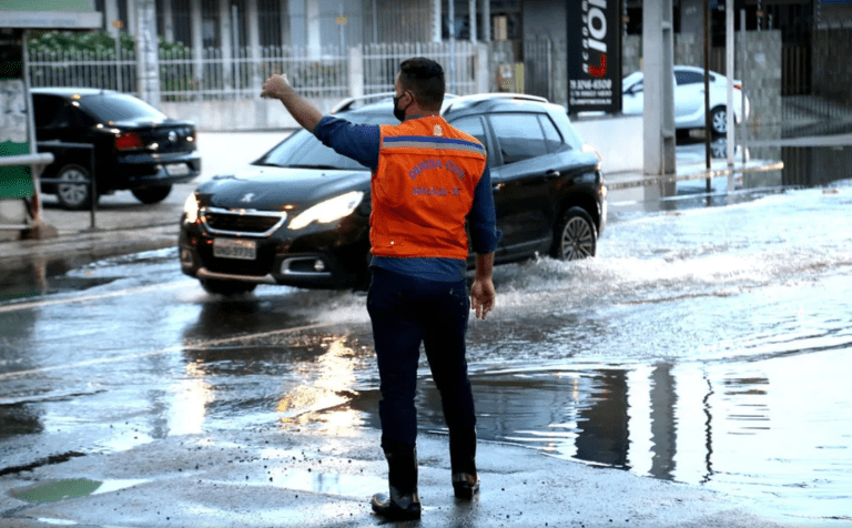 Defesa Civil de Aracaju emite alerta de maré alta