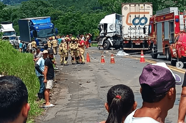 Colisão fatal entre carretas na BR-101 em Estância
