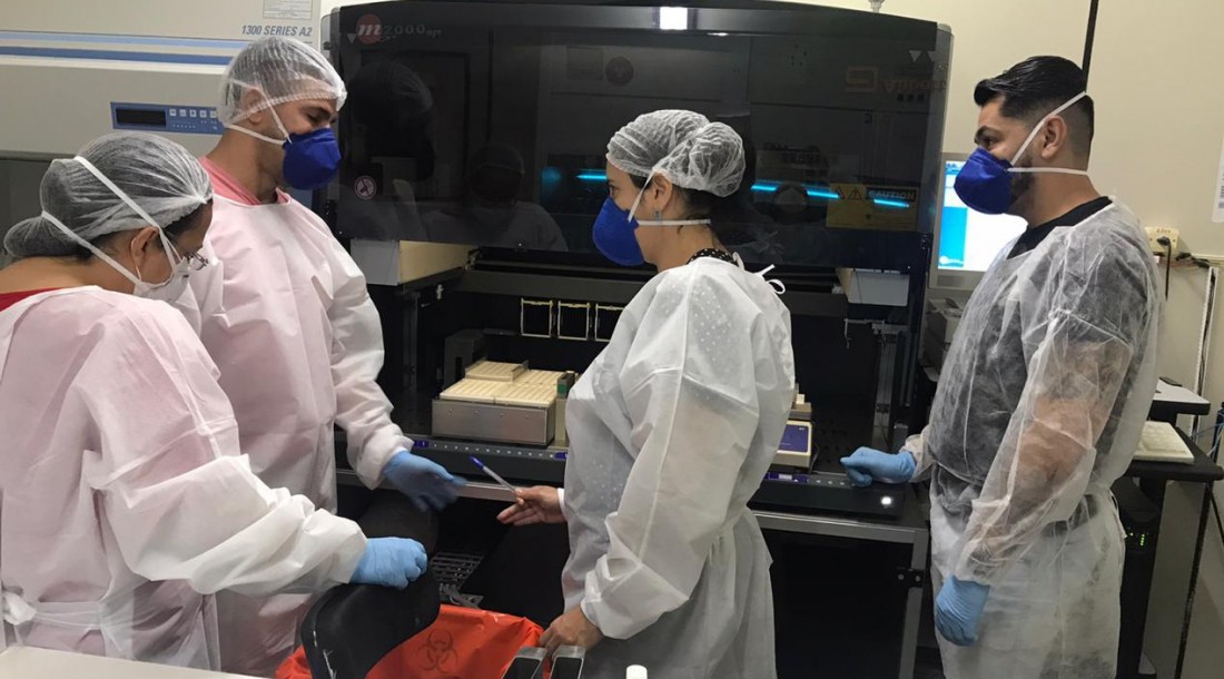 Laboratório já realizou mais de 600 mil testes desde 2020, sendo aproximadamente 1.400 apenas este ano / Foto: Ascom FSPH