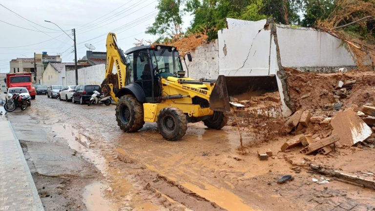 Prefeitura de Lagarto atua no combate aos efeitos de chuva forte neste sábado, 12