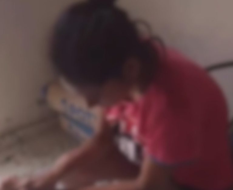Mulher é presa em flagrante por estupro de vulnerável contra a própria filha