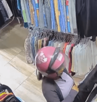 Mulher é flagrada por câmera de segurança  furtando loja de roupas em Lagarto